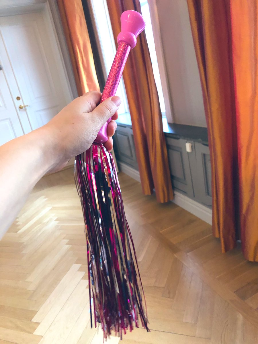 Mötesordförande <a href="/louisegrabo/">Louise Grabo</a> och mötessekreterare @Foppa97 är valda att leda Ung Teaterscens årsmöte. Besluten klubbas på allra festligaste vis! 

#ungdomsrörelsen #demokrati #kultur #teater