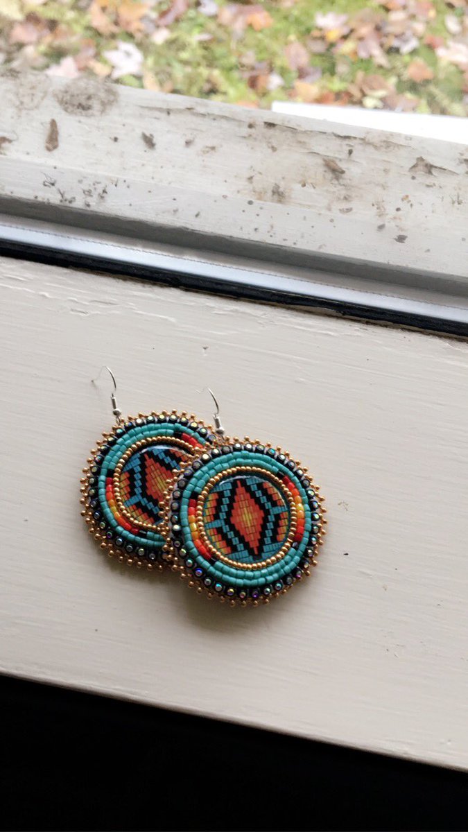 DareWokicunzeG1's tweet photo. These earrings are actually so meaningful for me I’m on see real committees and had to move to a new dorm. These earrings helped me find positive energy. These are going for $45+$5 for shipping. Ibm if interested. 💙❤️🧡💛🧡❤️💙 https://t.co/6pY4JcGoBN