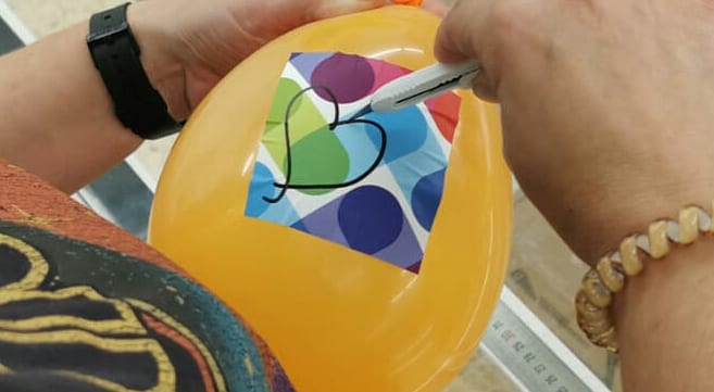WrappingAcademy's tweet photo. Seguimos! Máxima presión y precisión ! 🎈#Práctica para conseguir la adecuada #Técnica #Cortes ✂ #CarWrap 🚘#TrainersAveryDennisonEspaña #CursoRotulaciónVehículos #CursosAplicaciónAveryDennisonEspaña by @ADgraphics_EU #CarWrapping2 #TécnicasRotulación #SupremeWrappingFilm https://t.co/l8i8VI6oq7