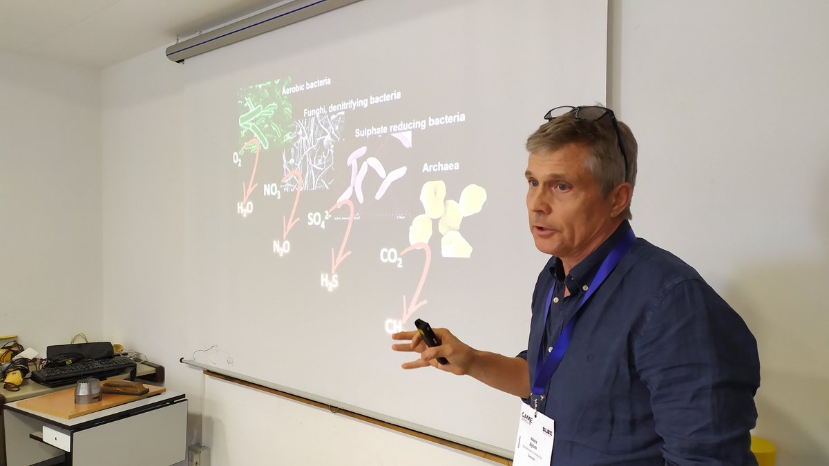 GAMECSIC's tweet photo. Mats Björk, from @stockholms_univ completes the course going beyond CO2 and considering other greenhouse gases related to seagrass meadows like methane and nitrous oxide #ceabsbc #seagrass #gamecsic #bluecarbon @ceabcsic @lifebluenatura @LIFEprogramme https://t.co/UMdcykpbZ1