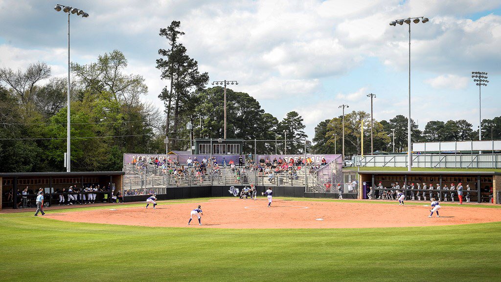 kayla_wallace7's tweet photo. I’m very blessed and excited to announce that I’ve decided to continue my softball and academic career at Stephen F. Austin State University! AXE’EM!💜 Jeremiah 29:11 https://t.co/w5OPlIqdxH