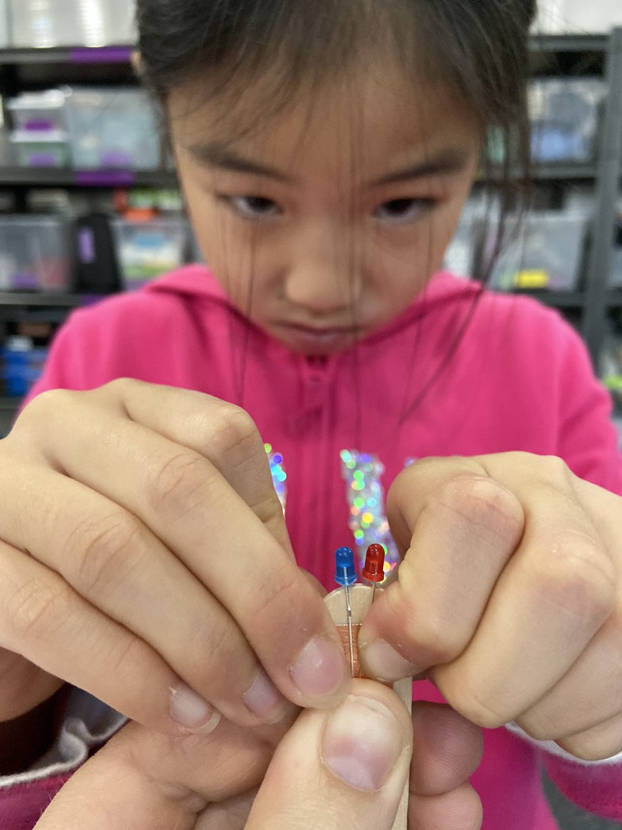 FwmMakers's tweet photo. 3rd years remixing their #halloween #LEDwands by using different materials and testing how many led’s can be powered by one battery. The creative thinking that happens naturally amongst these #makers is AWESOME! https://t.co/FFt795hysA