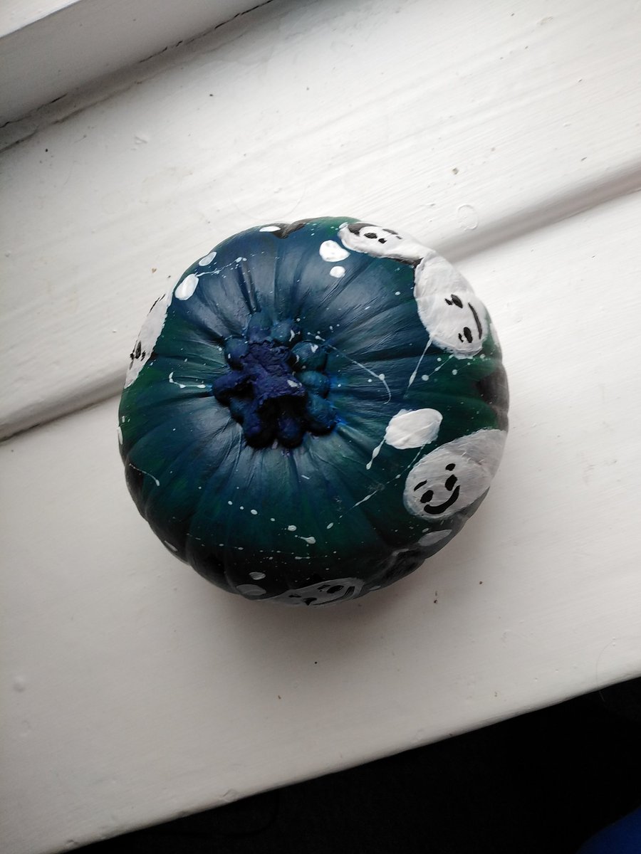 AnnePrints's tweet photo. Decided to paint my pumpkin with spooooky ghosts :) #happyhalloween🎃
#pumpkin #paintedpumpkins #haloween #spooky #ghosts #nightsky #stars #tinypumpkin
@stevewhiteraven https://t.co/yXsw90PSte