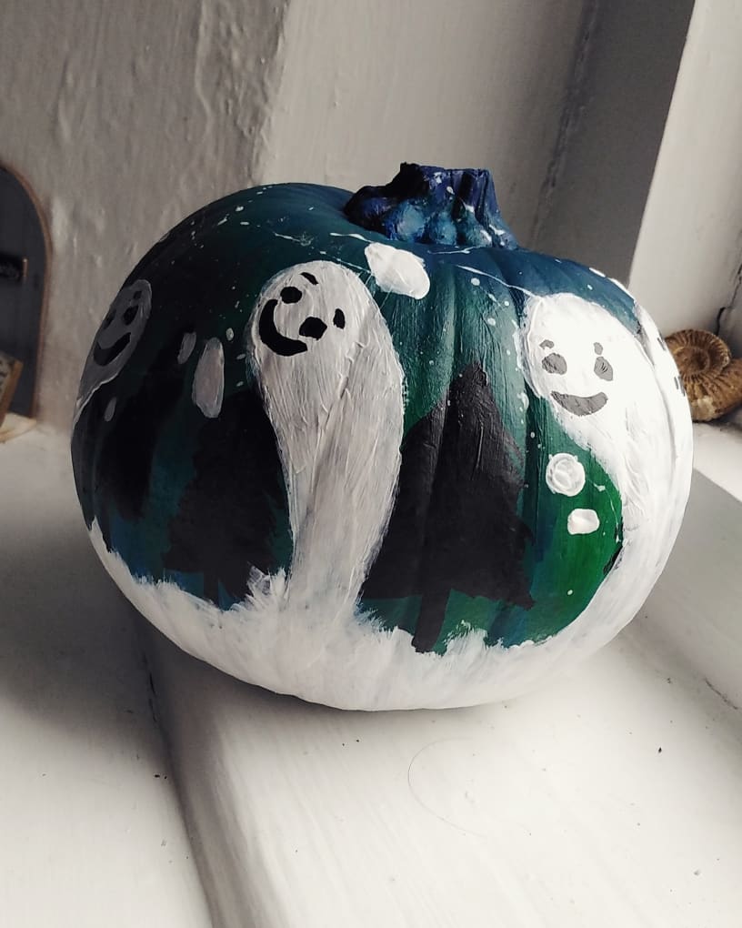 AnnePrints's tweet photo. Decided to paint my pumpkin with spooooky ghosts :) #happyhalloween🎃
#pumpkin #paintedpumpkins #haloween #spooky #ghosts #nightsky #stars #tinypumpkin
@stevewhiteraven https://t.co/yXsw90PSte