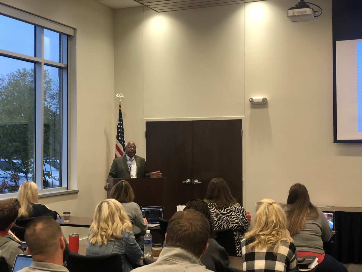 LeadershipKY's tweet photo. Our day in Richmond began with Mayor Robert Blythe! He gave #BRIGHT19 a warm welcome to his city and shared leadership tips and life stories. https://t.co/aYx2ygrw0K