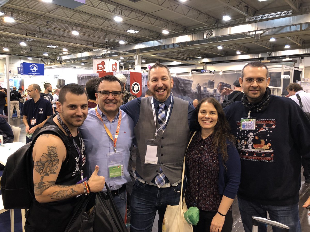 HeavyCardboard's tweet photo. Day 3 at #Spiel19:

Met #Boardgame Podcasters from Spain who were wonderful to chat with

Saw some prototypes for upcoming games???

Finally picked up #KeyMarket by R&amp;D Games &amp; caught up with Richard Breese

Listen for more details: https://t.co/tDgQMysitl https://t.co/n0uoThD4YK