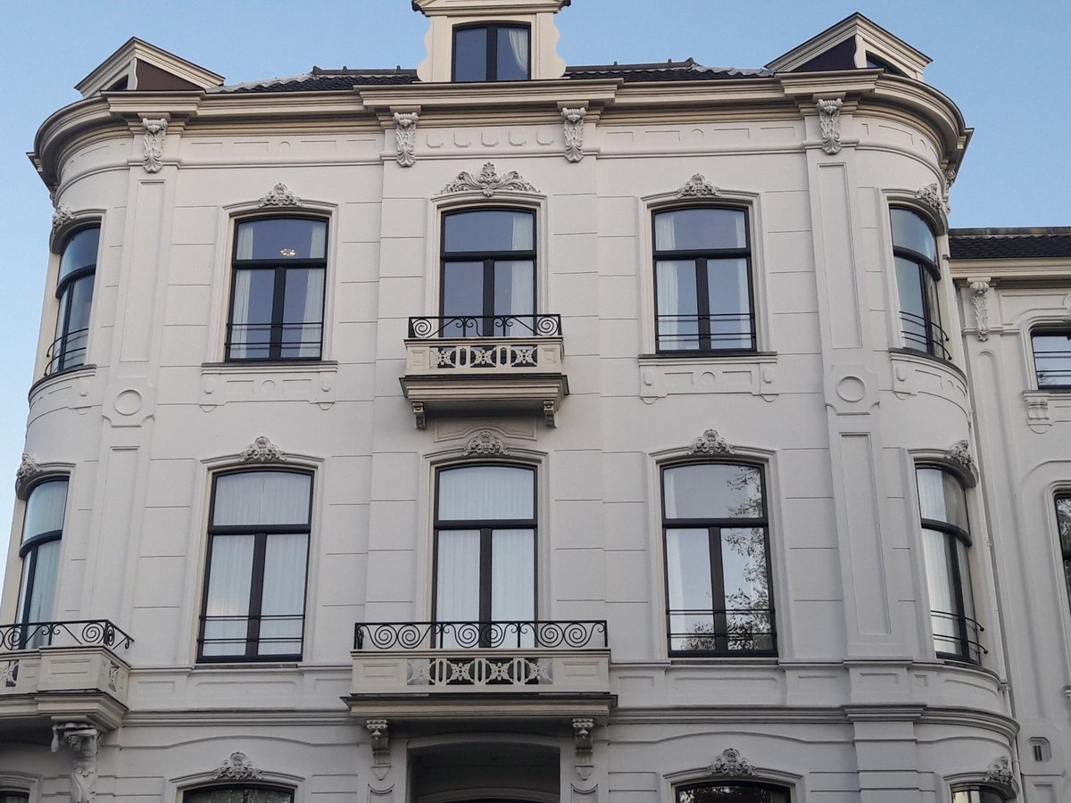 ipjanssen78's tweet photo. De prachtige nieuwe locatie van @coalitiegenoten bezocht tijdens de openingsborrel. Gefeliciteerd met deze mooie nieuwe werkplek namens @InhHaarlem #Inholland #Haarlem https://t.co/wdbKvXJXR2