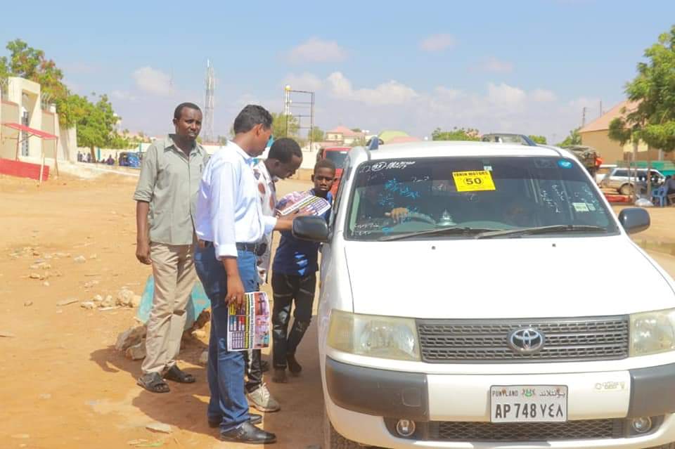 BashiirSuuley's tweet photo. Waa dhallinyarada #Gaalkacyo oo jidadka lugaynaysa kuna guda jira u gurmashada Reer #Beledweyne.
#BeledweyneFloods #PLGurmadkaBaladweyne https://t.co/sZpDNeOIIx