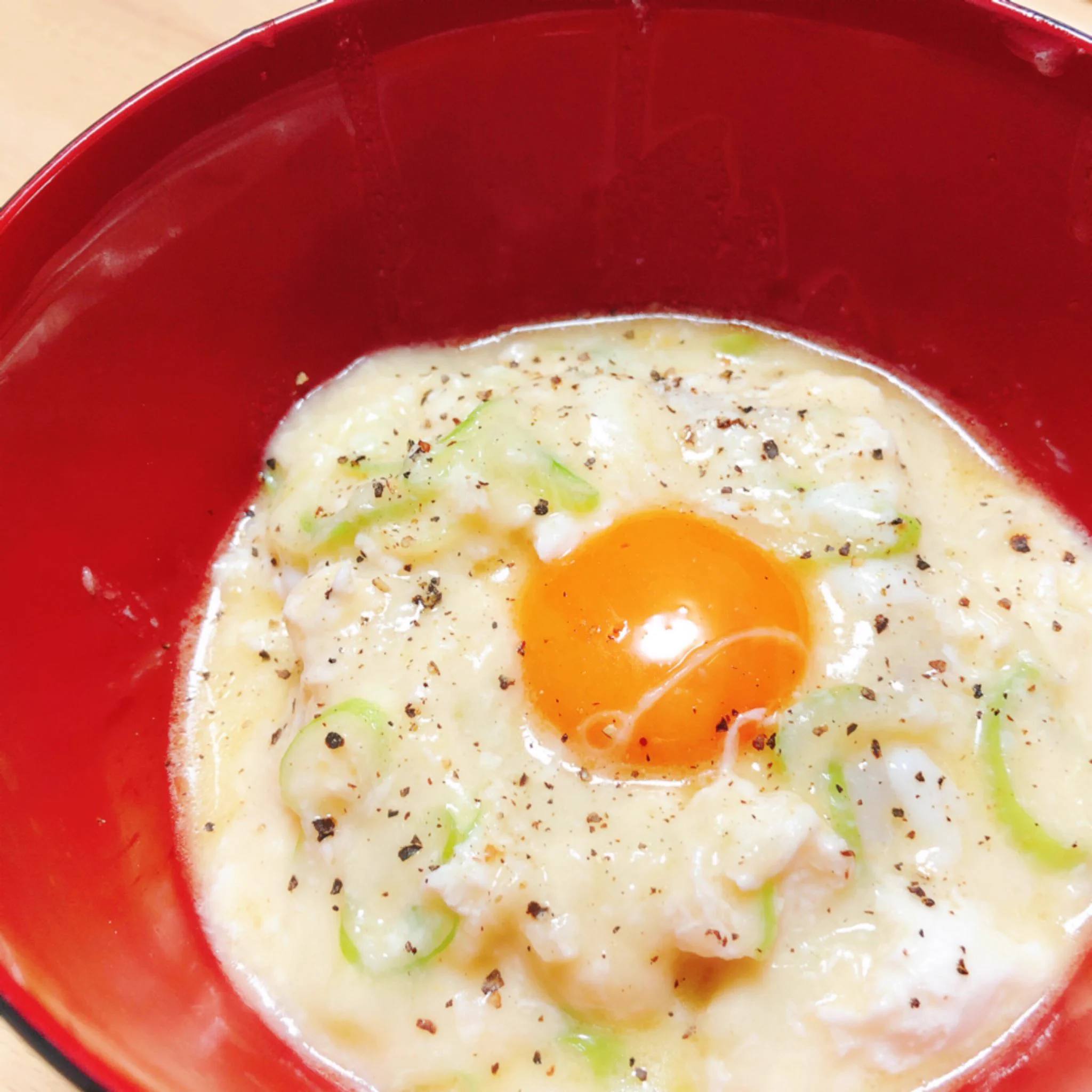 チャーハンから脱線しちゃうけど、白身とタレと、さらにチーズも一緒にチンしてご飯にかけたら和風チーズリゾットみたいになって美味しかった。  