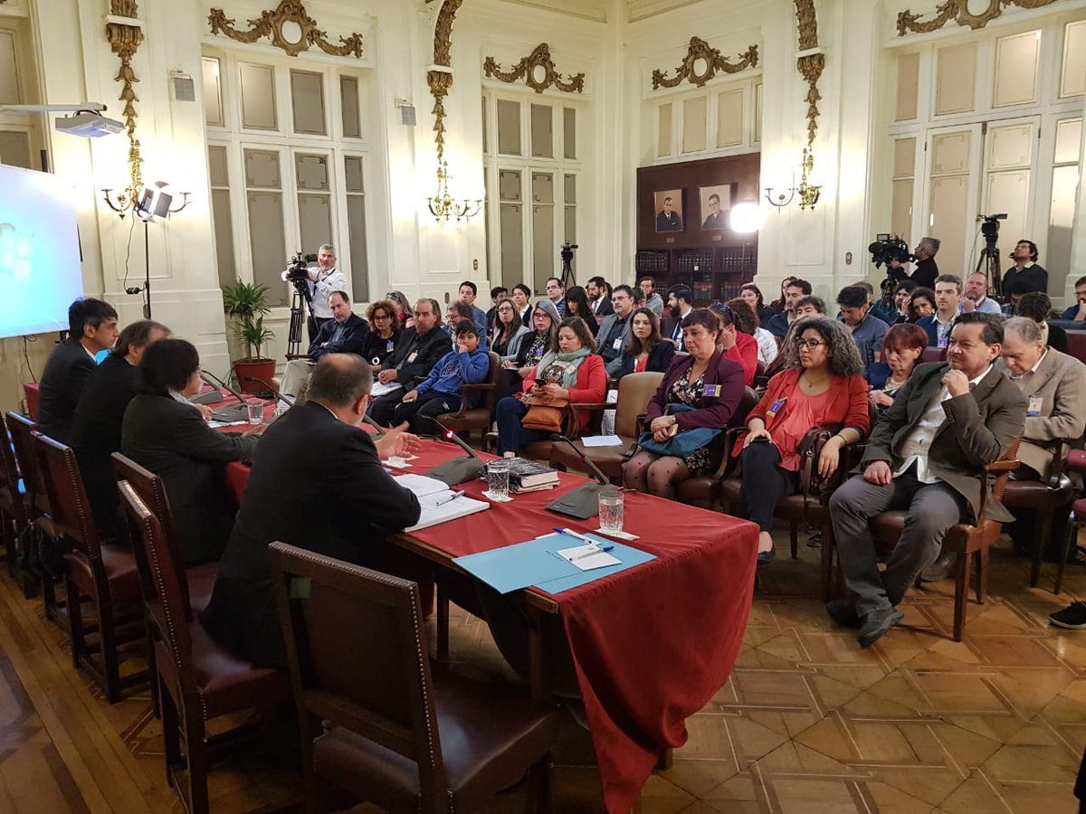 Senado_Chile's tweet photo. "Más de 70 personalidades del mundo de la #ciencia y la #Academia participan de la Comisión Desafíos del Futuro del Senado, convocada para analizar y proponer ideas que permitan mejorar el momento que vive la sociedad chilena"
En vivo por https://t.co/s1gbAxLIND https://t.co/1wwfA0rlZq