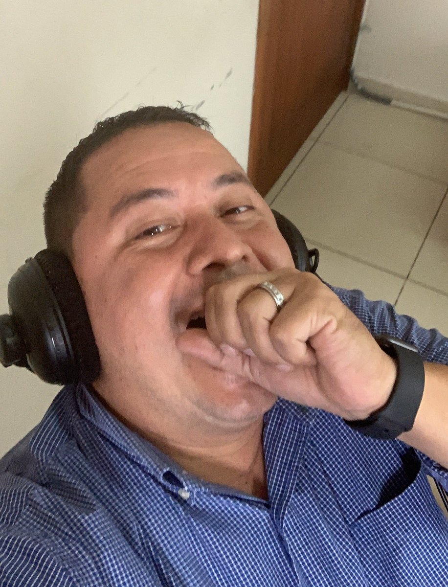 henryloor's tweet photo. Cuando la #radioEC te pone #11 https://t.co/pccBwDLdlJ @DjLineJPC junto a @deejayfranz 11-14 #weekdays 🙏🏻 #Diostepague https://t.co/KlrjFP1KU4