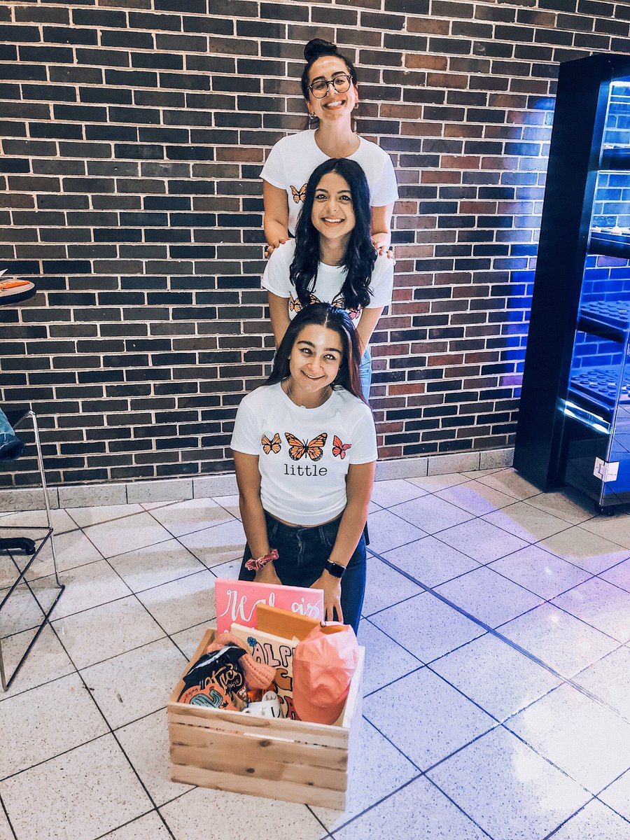 UICAlphaTau's tweet photo. In high tide and low tide, I'll always be by your side.⚓️
Last night was such a BIG moment for so many families!! We love getting to watch our greek families grow!! Only a few more days until our new members are officially sisters of ALPHA TAU!! 💛💚 https://t.co/7UriFalHGi