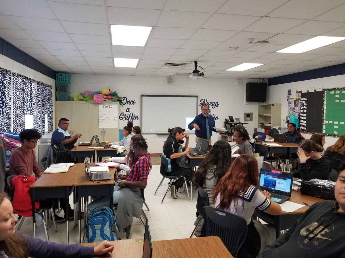 Mig_Martinez101's tweet photo. Mr.@Adrian_Estorga and his #Algebra Griffins showing off big brain stuff as they math ahead!  #TeacherLife #iteachhighschool #TeacherHighlights #WednesdayMotivation @CanutilloISD #CanutilloStrong https://t.co/NM68zxR5NZ