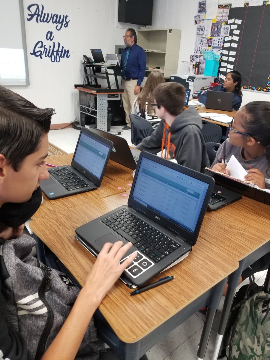 Mig_Martinez101's tweet photo. Mr.@Adrian_Estorga and his #Algebra Griffins showing off big brain stuff as they math ahead!  #TeacherLife #iteachhighschool #TeacherHighlights #WednesdayMotivation @CanutilloISD #CanutilloStrong https://t.co/NM68zxR5NZ