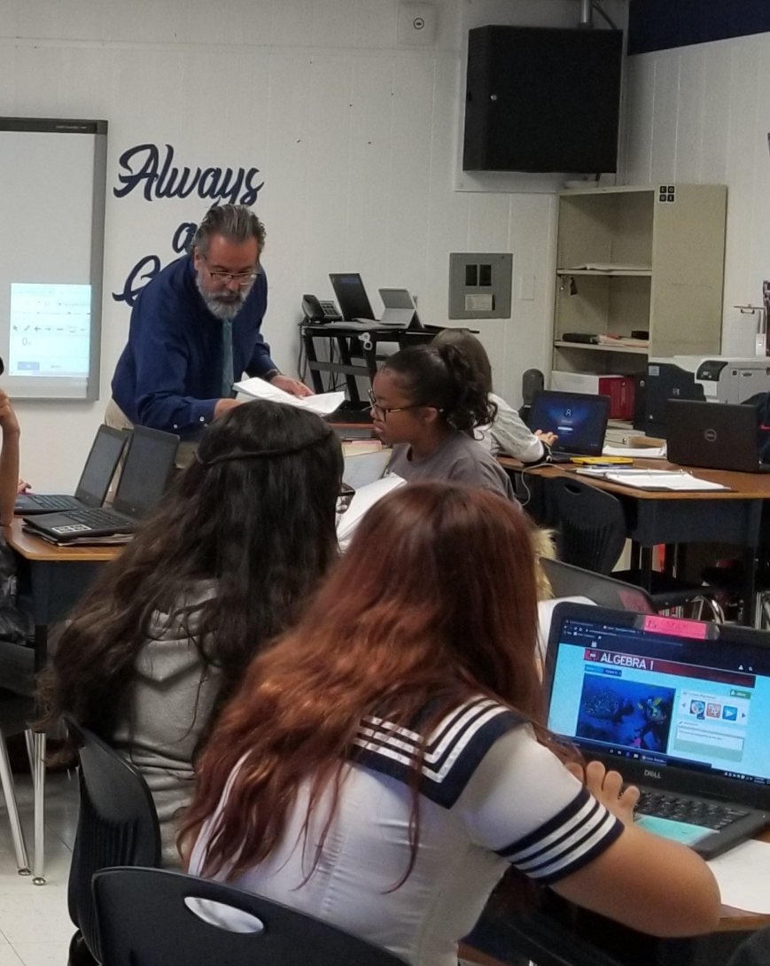 Mig_Martinez101's tweet photo. Mr.@Adrian_Estorga and his #Algebra Griffins showing off big brain stuff as they math ahead!  #TeacherLife #iteachhighschool #TeacherHighlights #WednesdayMotivation @CanutilloISD #CanutilloStrong https://t.co/NM68zxR5NZ