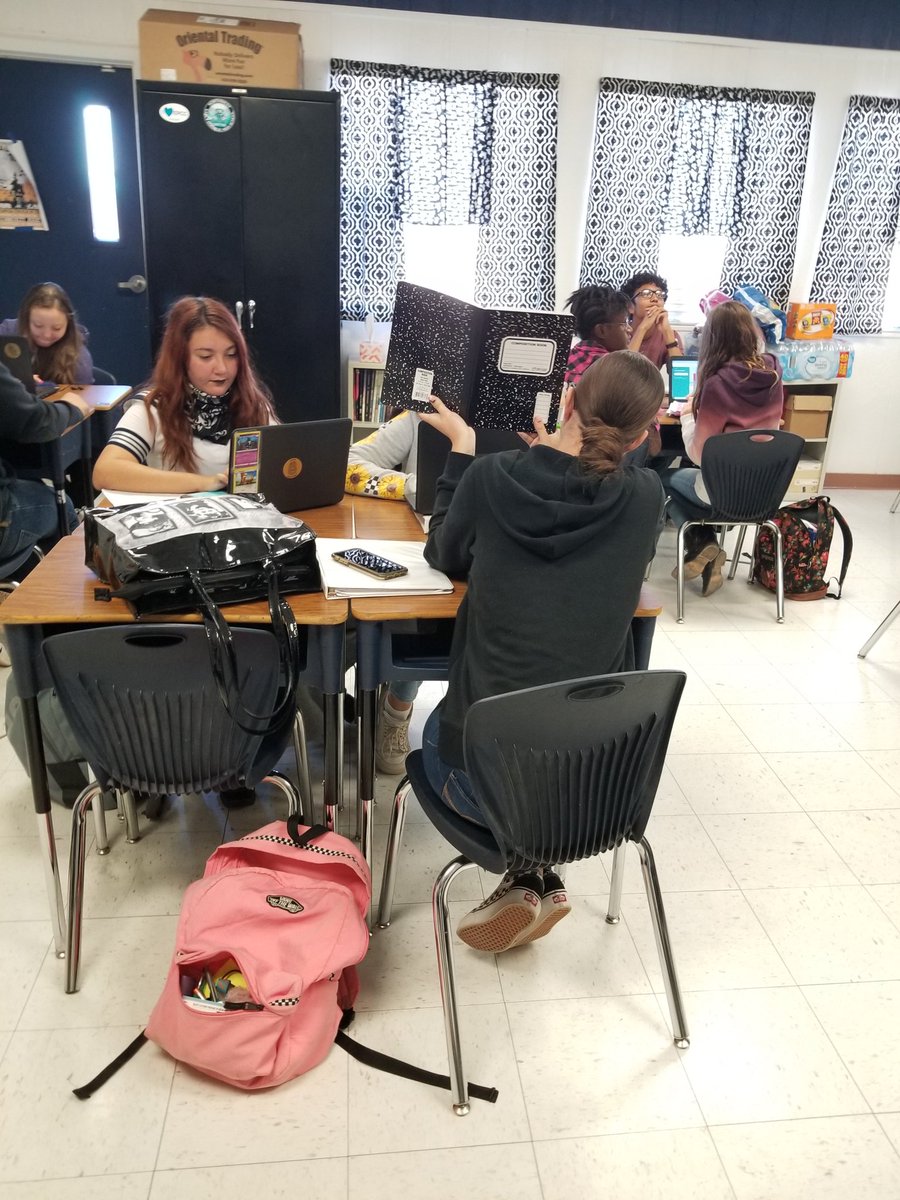Mig_Martinez101's tweet photo. Mr.@Adrian_Estorga and his #Algebra Griffins showing off big brain stuff as they math ahead!  #TeacherLife #iteachhighschool #TeacherHighlights #WednesdayMotivation @CanutilloISD #CanutilloStrong https://t.co/NM68zxR5NZ