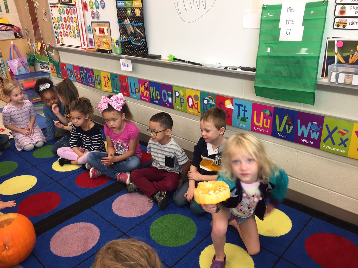 LaFounta1's tweet photo. Use some of our FIVE SENSES to turn a pumpkin into a 🎃 !
#WeLoveEastVincent#ScienceExplorers#HappyHalloween https://t.co/QO5iAknQdm