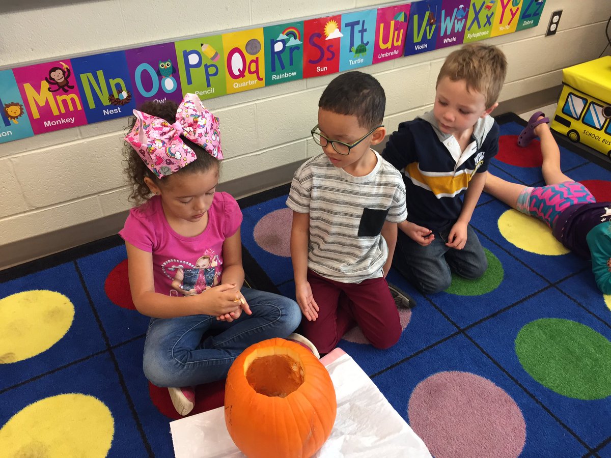 LaFounta1's tweet photo. Use some of our FIVE SENSES to turn a pumpkin into a 🎃 !
#WeLoveEastVincent#ScienceExplorers#HappyHalloween https://t.co/QO5iAknQdm