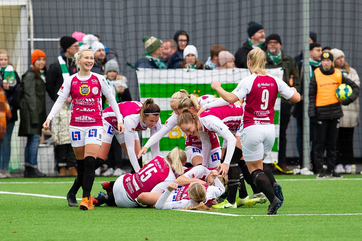 uppsalafotboll's tweet photo. 27 oktober 2019 - ett datum som vi numera aldrig kommer att glömma!💥💥

OBOS Damallsvenskan 2020 - gör er redo för IK Uppsala Fotboll 👊🏻👊🏻

(📸 - Peter Bohlin) https://t.co/8jaSTufsB2