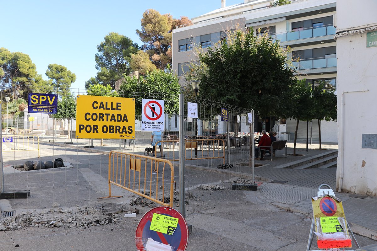 PGarcia_Latorre's tweet photo. 🏗🚧OBRES AVDA FURS
👉 Ja hem iniciat treballs en 1er tram Avda Furs #Llíria.
⏰ Durada prevista 2 mesos
🔺Inversió  149.000 €
⚙️ Subvencionada pel programa SOM Diputació València
#MobilitatSostenible #CompromisMoVe
ℹ️ https://t.co/AhcZqrjNRD https://t.co/7Ho9QuhEMN