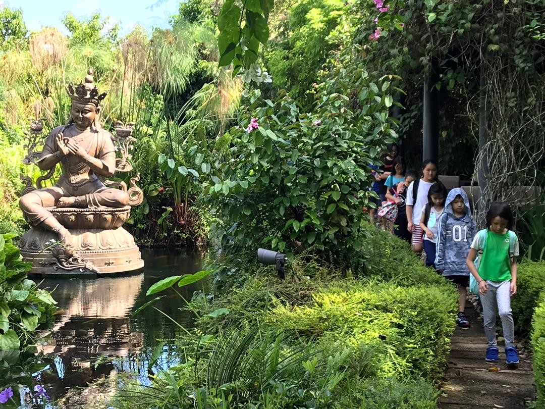 wahying's tweet photo. Circumambulating #Buddha statues brings many benefits including create the causes of getting #healthy body to us.
#bentong 
#travel
#Tourist 
#holidayseason 
#TsemRinpoche 
#kecharaforestretreat https://t.co/vh6MzpSpPB