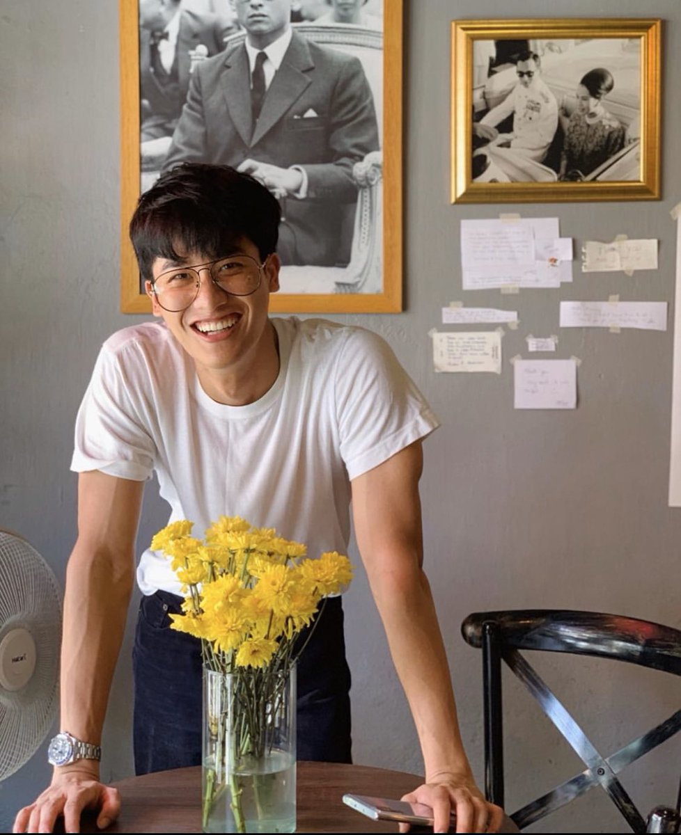 tarntawannnnn's tweet photo. อยากเอาเส้นเลือดพ่อ มาพันคอให้ตาย ฮือออออออออออออ หนูไม่ไหววว
#Tawan_V
#ชาวบ้าน
#รูปนี้แม่ถ่าย
#parentographer
#APthai
#theAPWorld https://t.co/FAwh7CfSrv