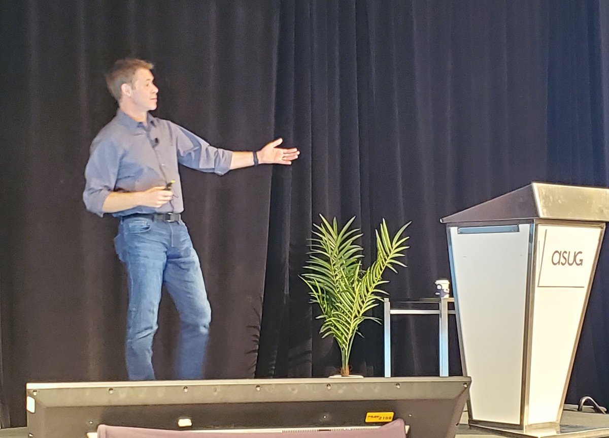 _MichelleNg_'s tweet photo. "Technology boundaries are not data boundaries" - @eacrett shares the importance of ADAPTABILITY and CHOICE in enterprise #data strategy #ASUGEIM https://t.co/WAZbQj34Hi