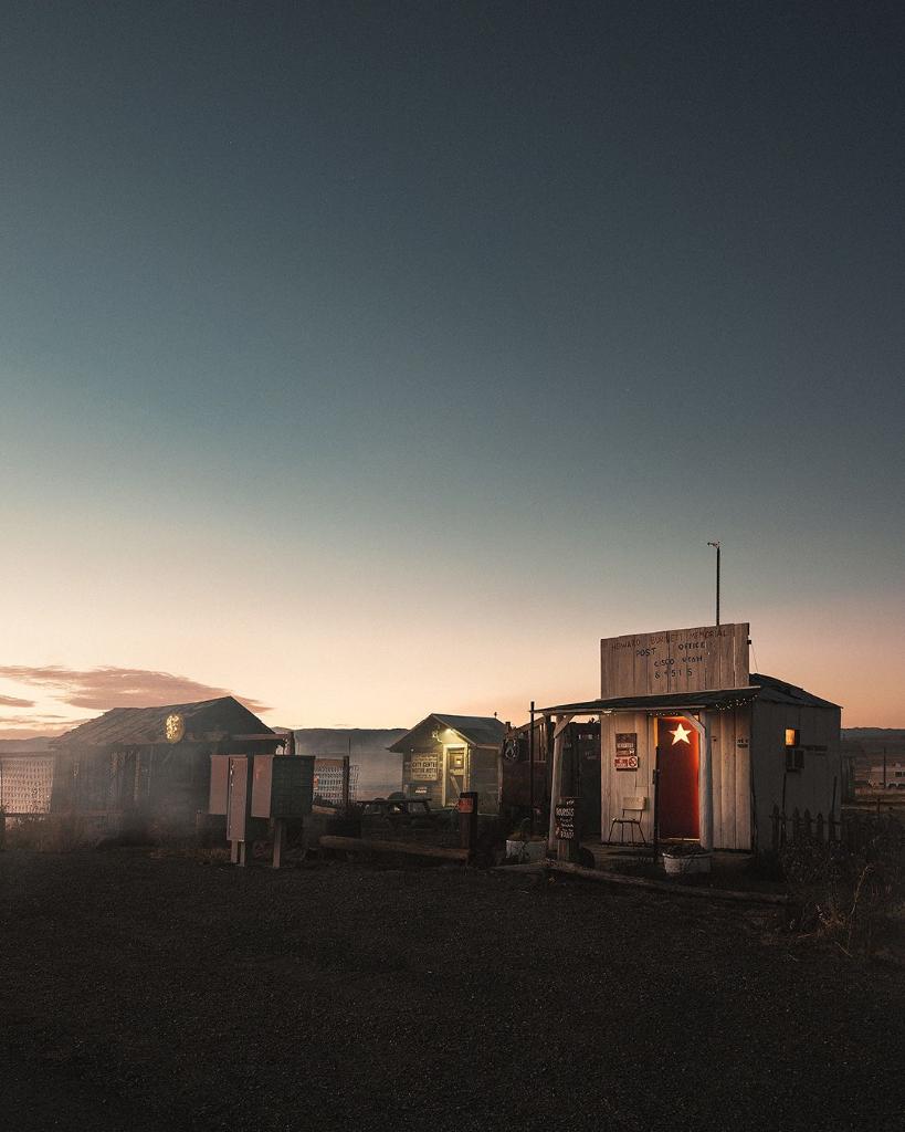 Bienvenidos/as a Cisco. Habitantes: 1. (Bueno, además de los fantasmas, claro.) 👻 

¿Crees que serías lo suficientemente valiente para pasar la noche en este viejo pueblo fantasma de Utah (EE.UU.)?