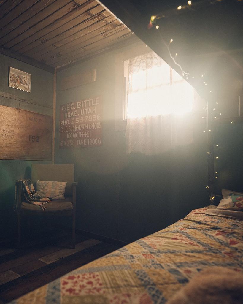 Bienvenidos/as a Cisco. Habitantes: 1. (Bueno, además de los fantasmas, claro.) 👻 

¿Crees que serías lo suficientemente valiente para pasar la noche en este viejo pueblo fantasma de Utah (EE.UU.)?