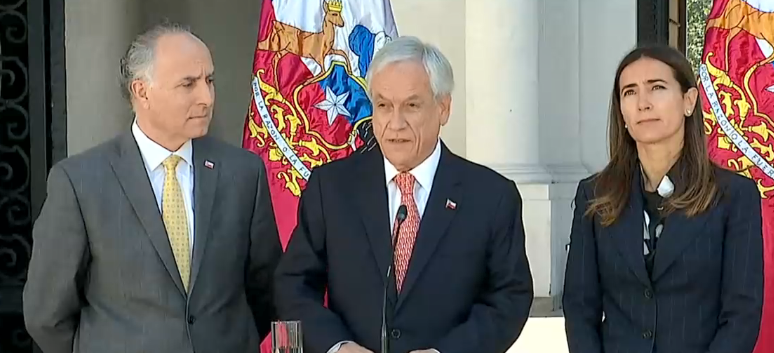 latercera's tweet photo. 🔴 Presidente Sebastián Piñera anuncia que el Gobierno no realizará las cumbres APEC y COP25 "dadas las circunstancias de las últimas semanas". https://t.co/MX2iIf8iUF