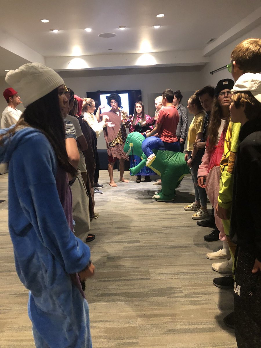 YLAspen's tweet photo. Costume Club was Spooktacular!  Great costumes and a ton of fun. See you all next week. #avyl #ylaspen #ylbasalt #ylcarbondale #ylcrv https://t.co/nWo0l21mFm