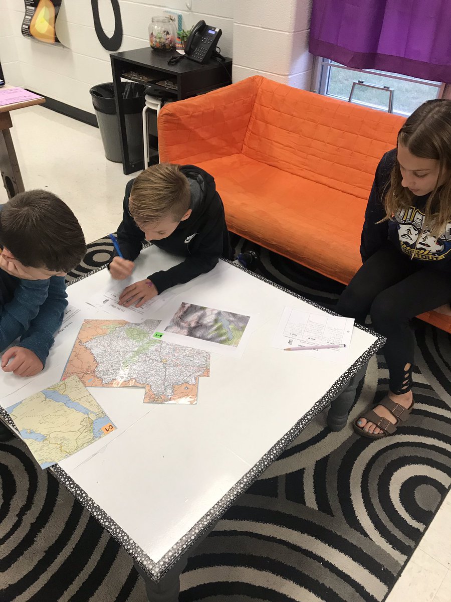 callen6Pscience's tweet photo. Observing maps and recording ideas 🗺 how can maps help us? @NMS_PolarBears https://t.co/LbQ6oSWHsL