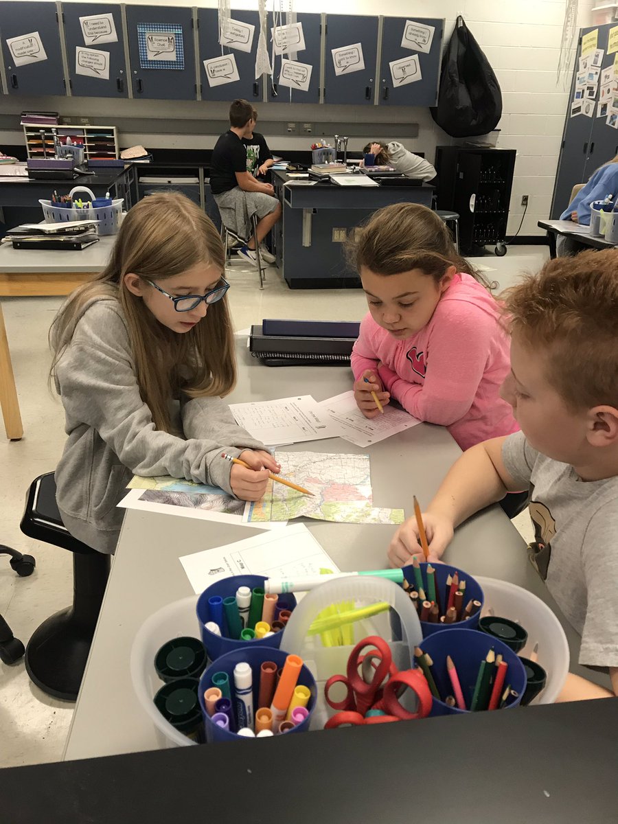 callen6Pscience's tweet photo. Observing maps and recording ideas 🗺 how can maps help us? @NMS_PolarBears https://t.co/LbQ6oSWHsL