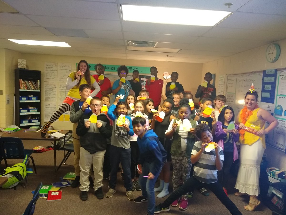 MrsCCorley's tweet photo. Happy National Candy Corn Day!
We're making text structure &amp; main idea fun.
@Brandy_Kirby10 
@bakerelembears 
#candycorny 
#bestyearyet https://t.co/cJkLVecB7K