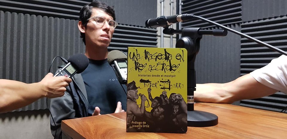 BicitlanRadio's tweet photo. Pedalean por un sueño. Gracias a su trabajo como bicimensajeros Javier Ibarra, Ernesto “Panterita” Dianzo, y Struendo García pueden dedicarse a sus otras pasiones: la escritura, el boxeo y la lucha libre. Hoy en Bicitlán Radio, por @Reactor105 , 4 pm, nos contarán sus historias. https://t.co/Ss3fGGSKCr