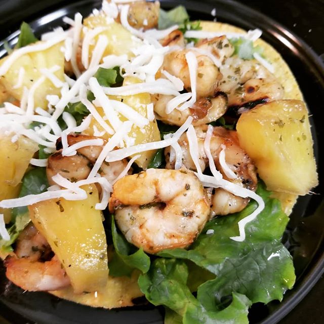 2ndhelpingcook1's tweet photo. Grilled Shrimp and Pineapple Tostada 
Not the easiest to eat but delicious.  Love these flavors with a good salsa

#tostada #shrimp #pineapple #shrimptostada #mexican #grilled #spicey #sweet #savory #cooking #homecooking…

📸 https://t.co/JD2uieIrHS via https://t.co/BPO83wU7WD https://t.co/6q9d9HEHus