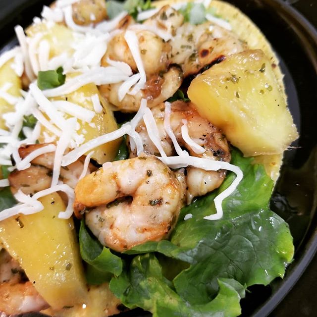 2ndhelpingcook1's tweet photo. Grilled Shrimp and Pineapple Tostada 
Not the easiest to eat but delicious.  Love these flavors with a good salsa

#tostada #shrimp #pineapple #shrimptostada #mexican #grilled #spicey #sweet #savory #cooking #homecooking…

📸 https://t.co/JD2uieIrHS via https://t.co/BPO83wU7WD https://t.co/6q9d9HEHus