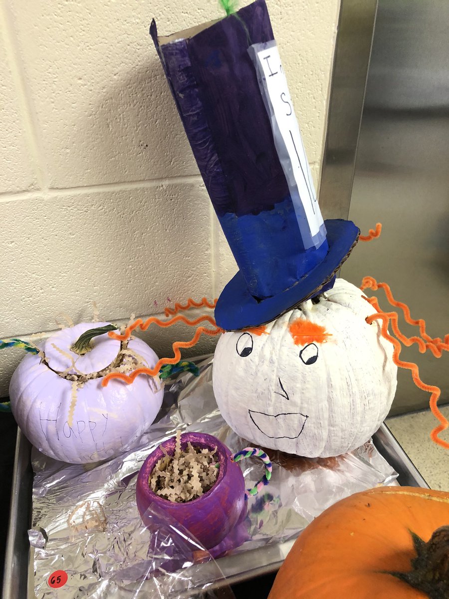 Love the #whittierschool97 Pumpkin Festival! 🎃 Can you guess these book-themed pumpkins? #Oakpark97 #WeAreD97