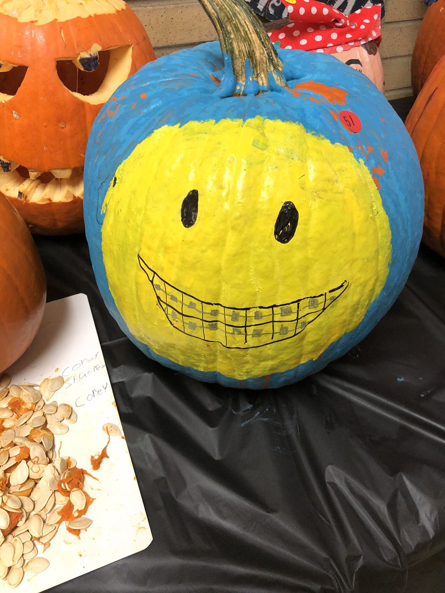 lsconley's tweet photo. Love the #whittierschool97 Pumpkin Festival! 🎃 Can you guess these book-themed pumpkins? #Oakpark97 #WeAreD97 https://t.co/HtmLKgIrfA