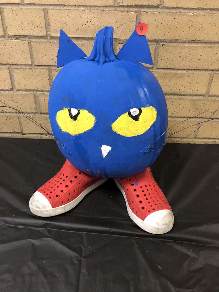 lsconley's tweet photo. Love the #whittierschool97 Pumpkin Festival! 🎃 Can you guess these book-themed pumpkins? #Oakpark97 #WeAreD97 https://t.co/HtmLKgIrfA