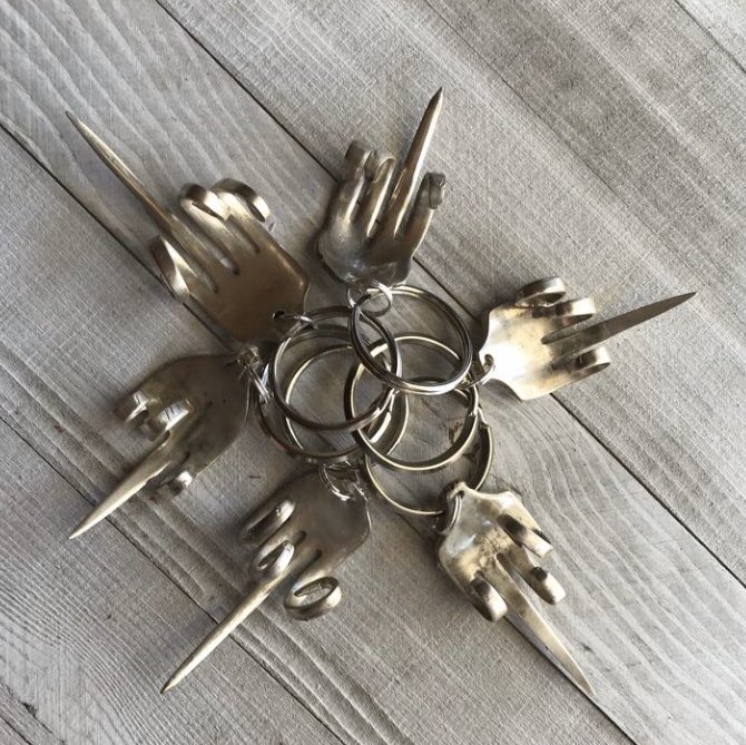 Want to send a subtle message to someone? I’ve got just the thing and it’s only $6! 🤪 #shopsmall #WednesdayMotivation #forkyou 

myrusticsoul.com/products/fork-…