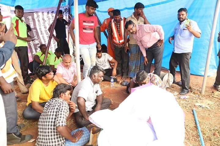 MpThol's tweet image. அக் 27 :

நிலவுக்கும் &amp;amp; செவ்வாய்க்கும் செல்ல தொழில்நுட்பங்கள் உள்ளன!

ஆனால் ஆழ்துளை கிணற்றில் விழும் குழந்தையை மீட்க உரிய தொழில்நுட்பங்கள் இல்லை!.

இது ஓர் வெட்கக்கேடு!

-தலைவர் தொல் திருமாவளவன் MP

ns7.tv | ##TholThirumavalavan | #SaveSujith | #PrayForSujith