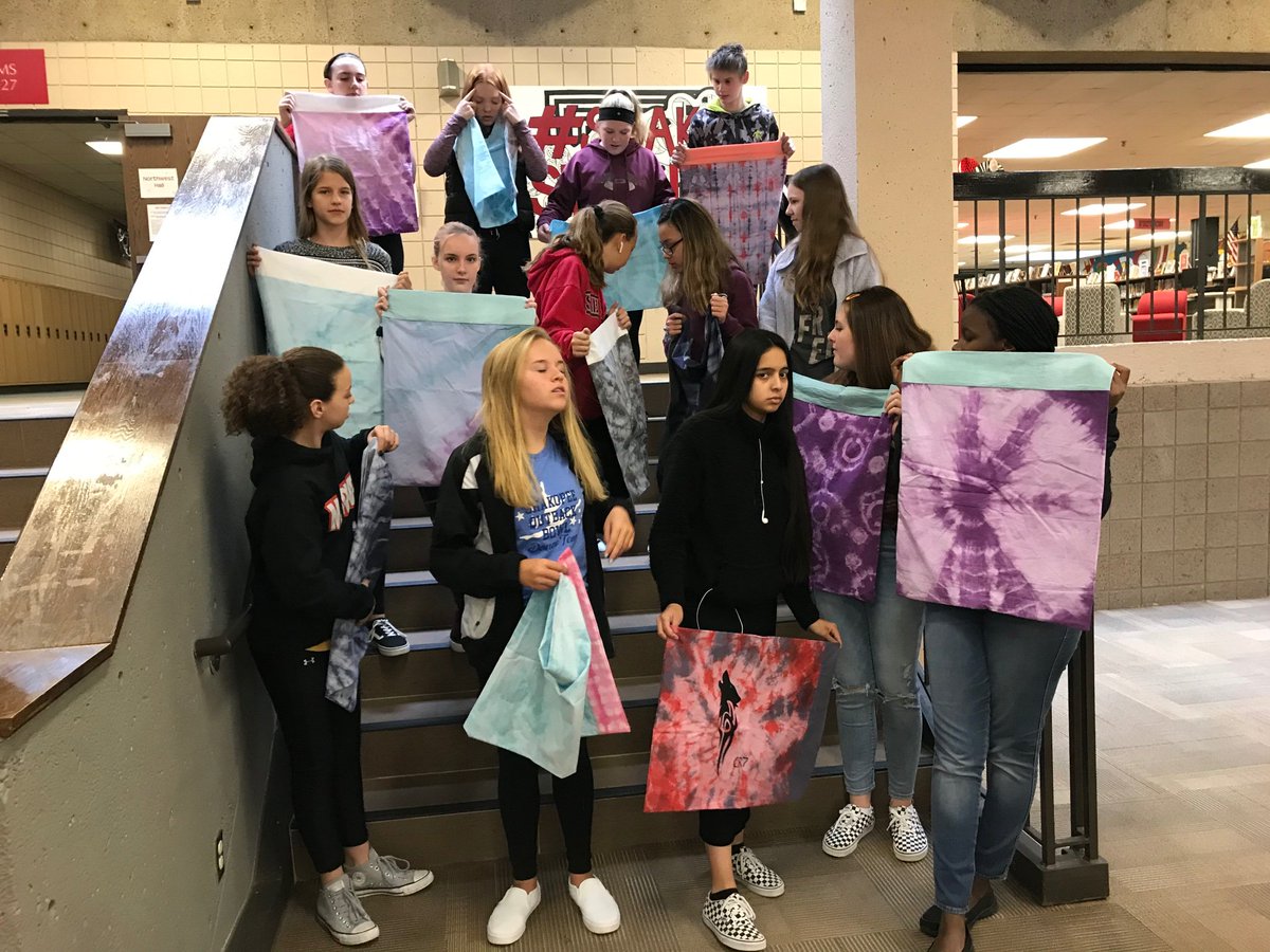 ShakoEast's tweet photo. Tie-dye pillow cases coming out of “The House of Style”. https://t.co/OlNf7OsO9n