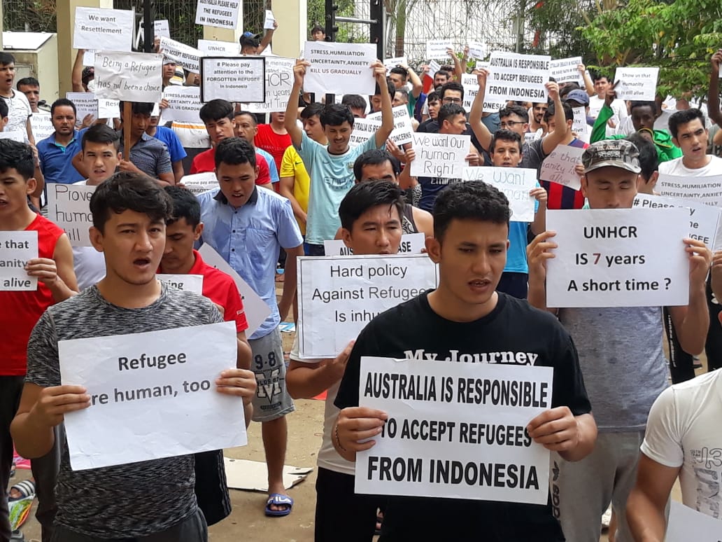 juyab35's tweet photo. We refugees are looking out for safety, peace and a welcoming land which we can call home.
#RESETTLEMENT4SINGLEREFUGEES 
#HELPREFUGEESININDONESIA
@AlboMP
@JustinTrudeau 
@jacindaardern 
@SBSNews 
@SBS 
@AJENews 
@TheJusticeDept
@AJEnglish https://t.co/kxatV7As5u