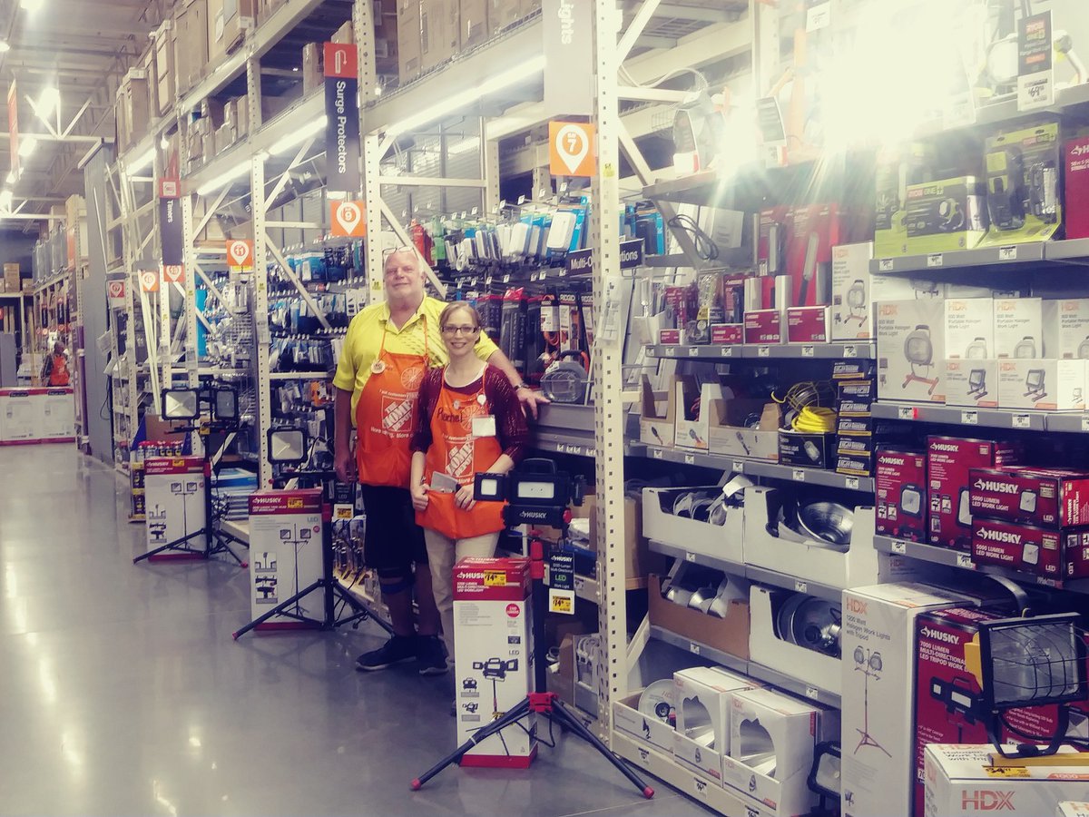 StillRachelWell's tweet photo. NICE job Big Dave for re-merchandising clearance worklights after the bay refresh yesterday. The whole aisle is gorgeous, and ZERO no home clearance for D27! Thank you MET for making our bay so nice and working with us! #OneTeam #myteamrocks #MtnHomeHustle #D27takingnames https://t.co/CUlFftLg3G