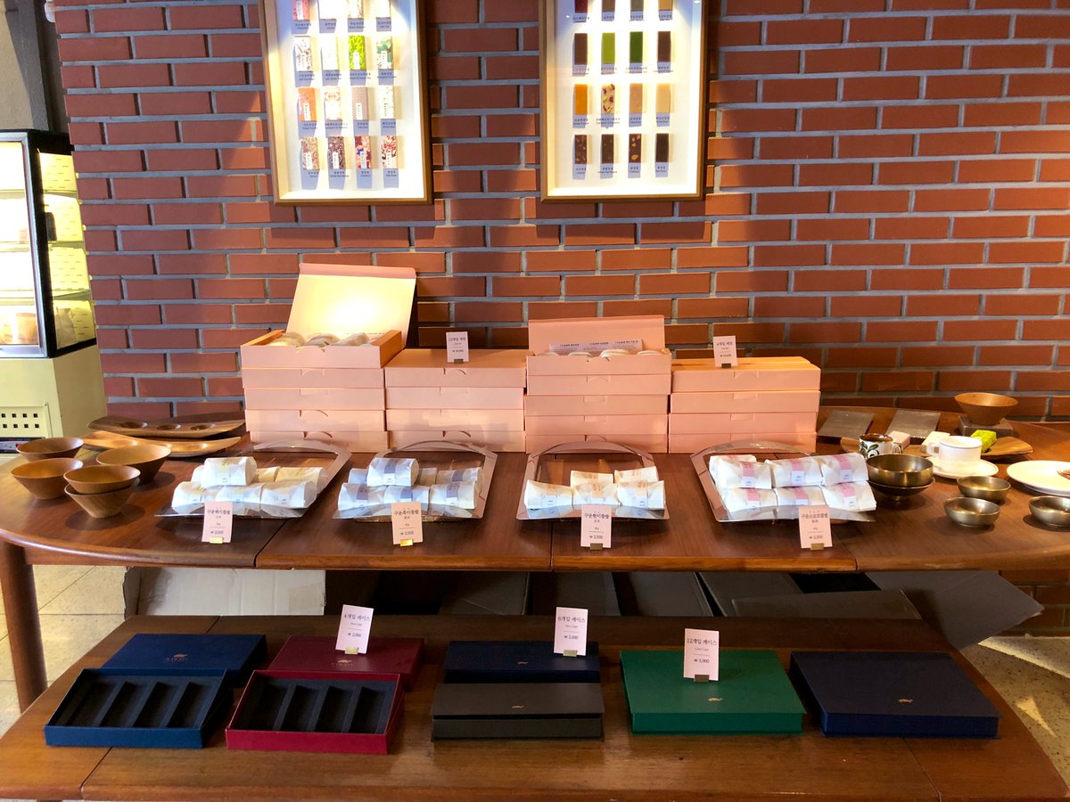 awall_moonlight's tweet photo. <���옥당> 양갱, 선물 자주 하는 편. 예쁘고 원재료 맛이 진하다. '단호박양갱' 상자는 뭐 이렇게 예쁠 일인지. 찰떡이 이 정도로 맛있을지 몰랐다. 한개만 사왔다니 애석하고, 담엔 열 개 사오겠다 금옥당 찰떡. 소보루찰떡도 사와버리겠다. https://t.co/7avmqOsyxx