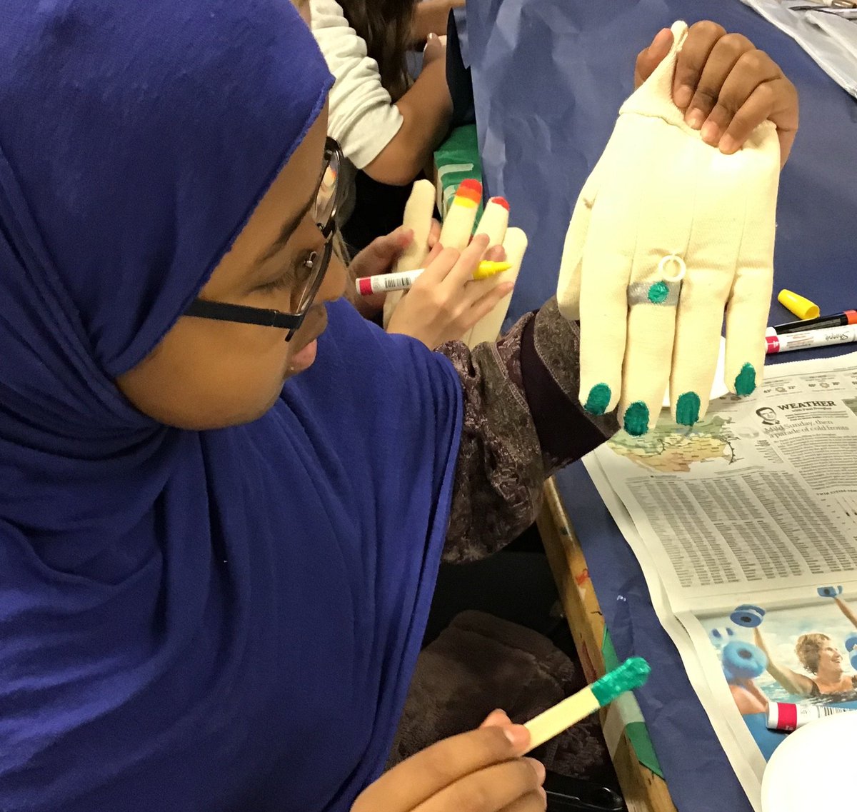 mckinley_margie's tweet photo. Flex Time Navy students Painting Halloween Hands!
#CMSWAY
#WeInspireEach https://t.co/z7m7sJTOR2