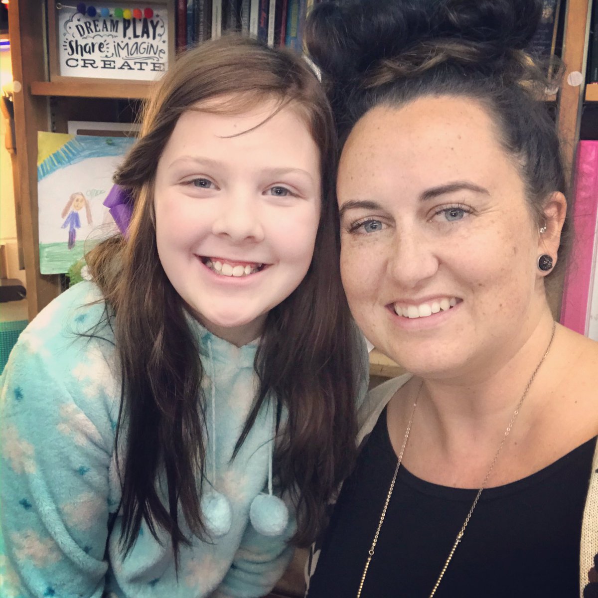 MrsAJSully's tweet photo. This sweet girl has shown some amazing resiliency in a very difficult time. I’m so glad I’ve gotten the opportunity to love on her this week. She may not be my student anymore, but she will always be one of “my kids.” ♥️ #JeffriesJaguars #MourningButLoved https://t.co/t1wG6SzU64