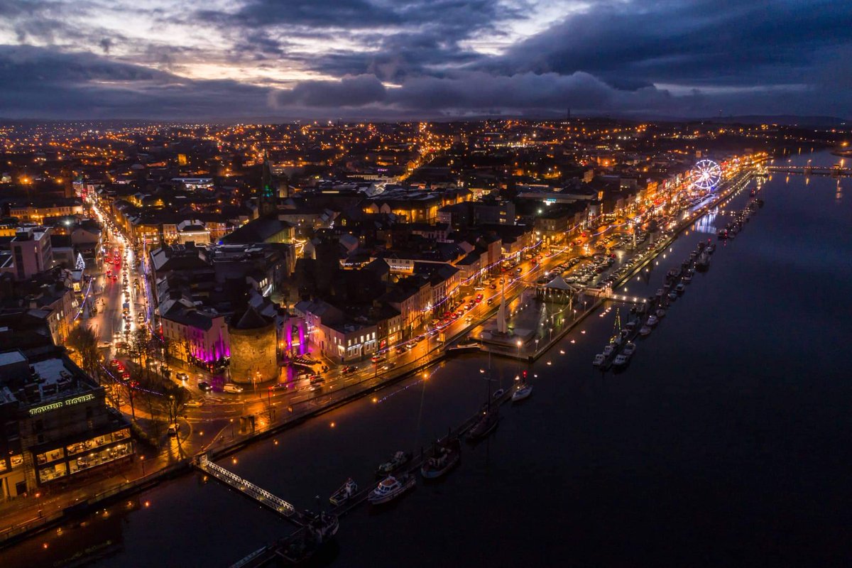 #Waterford #Quay and Reginald Tower standing proud in the #Viking Triangle amazing photo of an amazing #old #historic #city
#visitwaterford