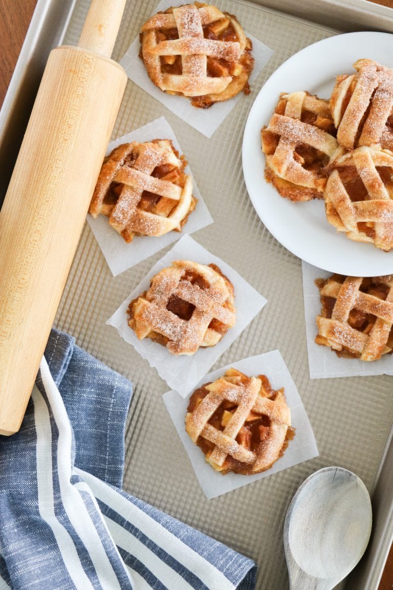 smalltownliv's tweet photo. If you are in the mood for a twist to the everyday apple pie then give these apple pie cookies a try! 
#applepie #baking 
⬇️⬇️⬇️
https://t.co/SQwsvup2S4 https://t.co/aGbMG8tTv0